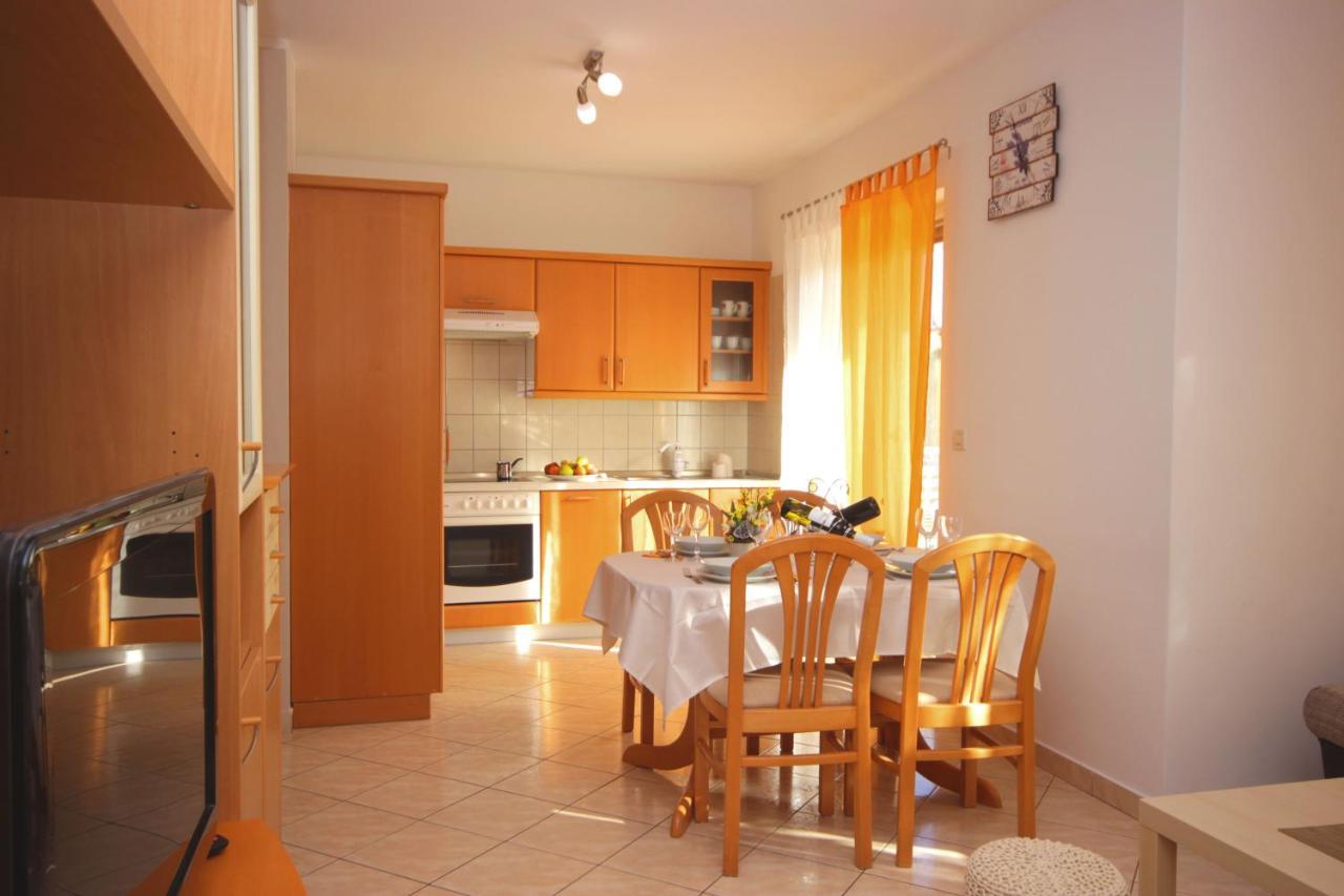 Apartment Ely Rabac Esterno foto